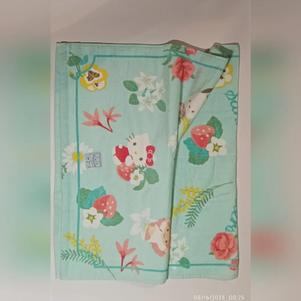 Floral sanrio characters bath towel